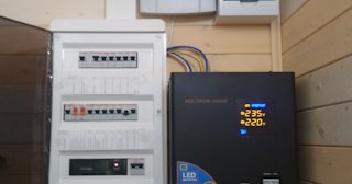 Установка и подключение стабилизаторов напряжения от 566 руб в Минусинске - ЭлектроМнс